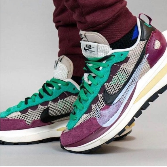 Nike Other - Nike Vaporwaffle sacai Villain Red Neptune Green